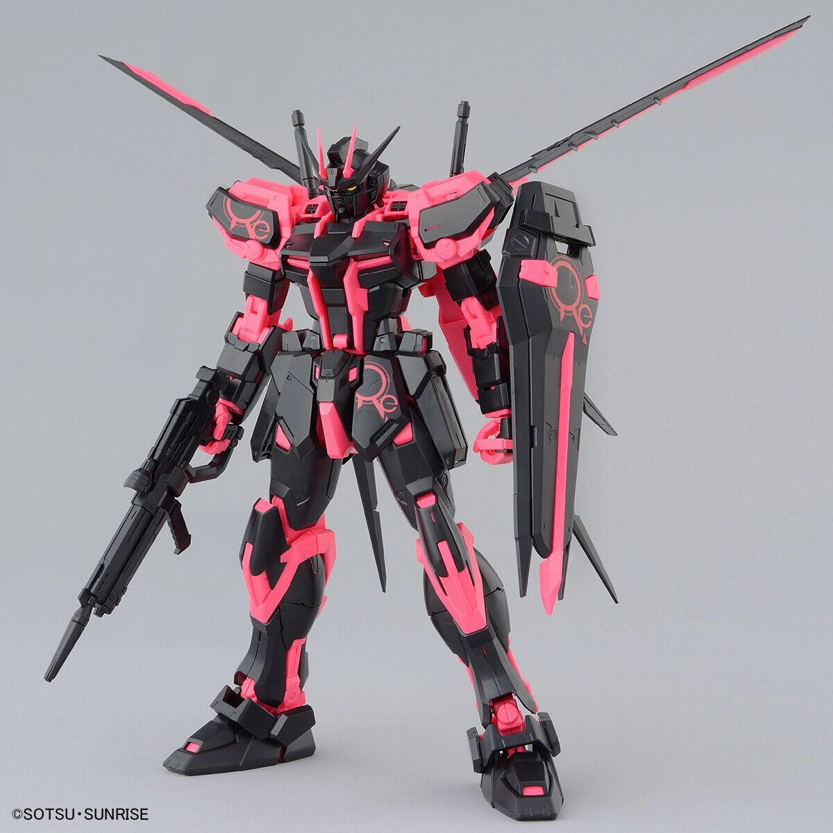 Gundam 1/100 MG Aile Strike Gundam Ver. RM (Recirculation Color / Neon Pink) Model Kit Exclusive Action Statue